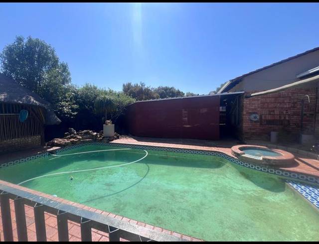 5 BEDROOM HOUSE FOR SALE IN ROODEKRANS